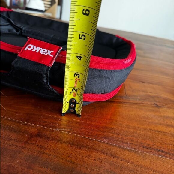 Pyrex Portable Black/Red Insulated Casserole Carrier Hot/Cold - Picture 9 of 13